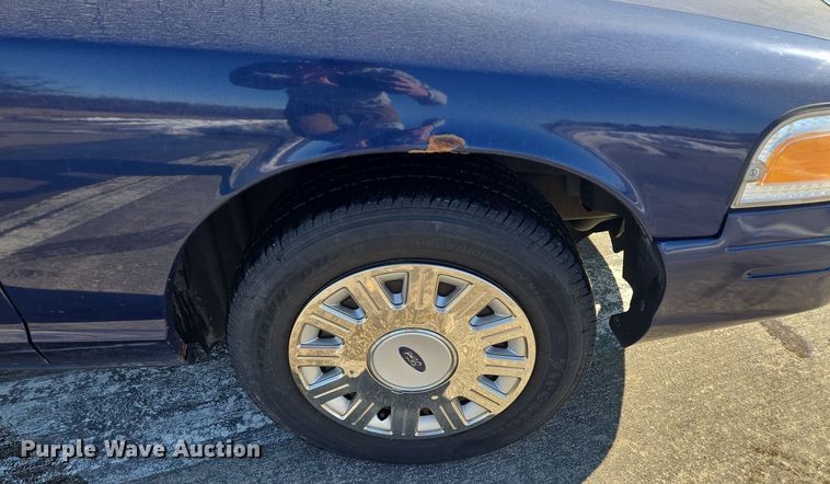 image for item EQ3938 2005 Ford  Crown Victoria  Police Interceptor 