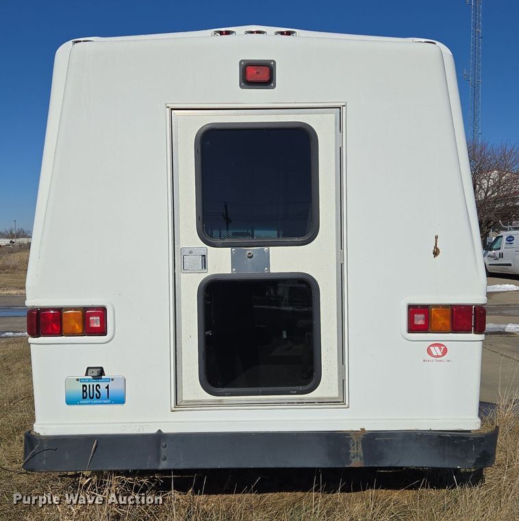 image for item EQ3941 2000 Ford  E450 Super Duty shuttle bus