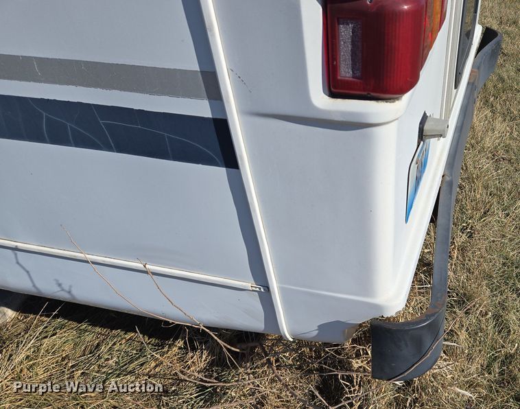 image for item EQ3941 2000 Ford  E450 Super Duty shuttle bus