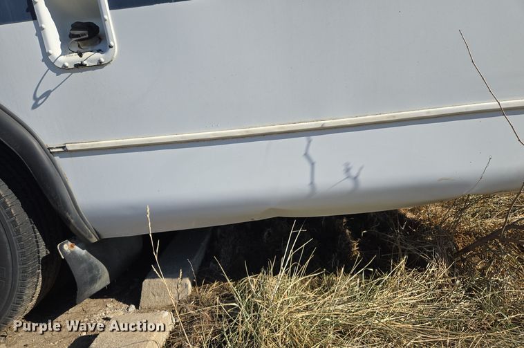 image for item EQ3941 2000 Ford  E450 Super Duty shuttle bus