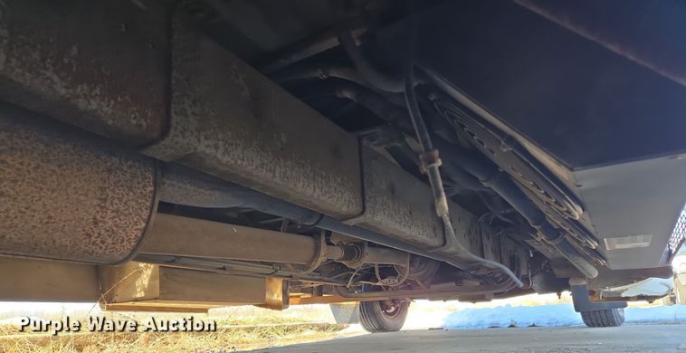 image for item EQ3941 2000 Ford  E450 Super Duty shuttle bus