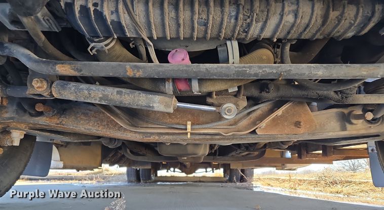 image for item EQ3941 2000 Ford  E450 Super Duty shuttle bus