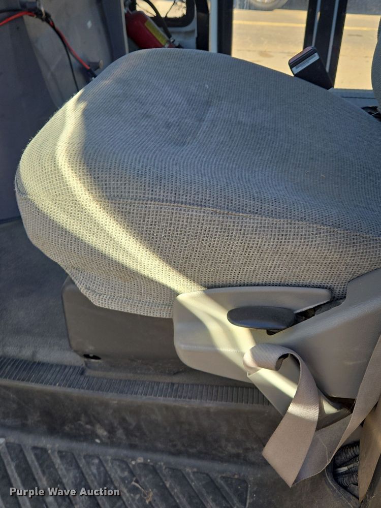 image for item EQ3941 2000 Ford  E450 Super Duty shuttle bus