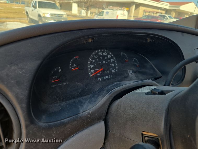 image for item EQ3941 2000 Ford  E450 Super Duty shuttle bus