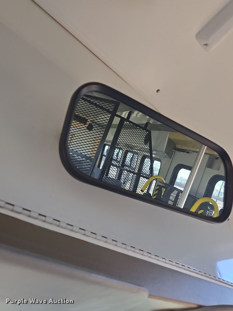 image for item EQ3941 2000 Ford  E450 Super Duty shuttle bus