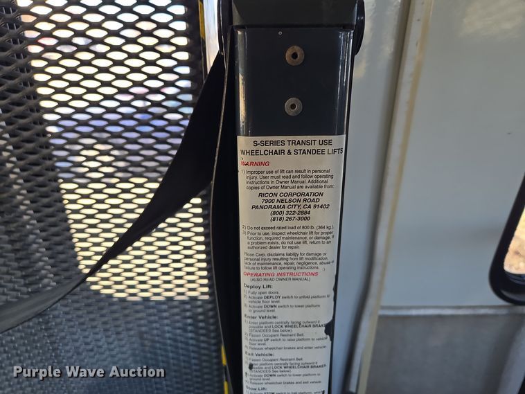 image for item EQ3941 2000 Ford  E450 Super Duty shuttle bus