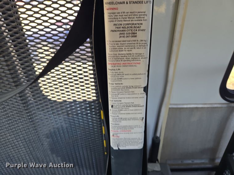 image for item EQ3941 2000 Ford  E450 Super Duty shuttle bus