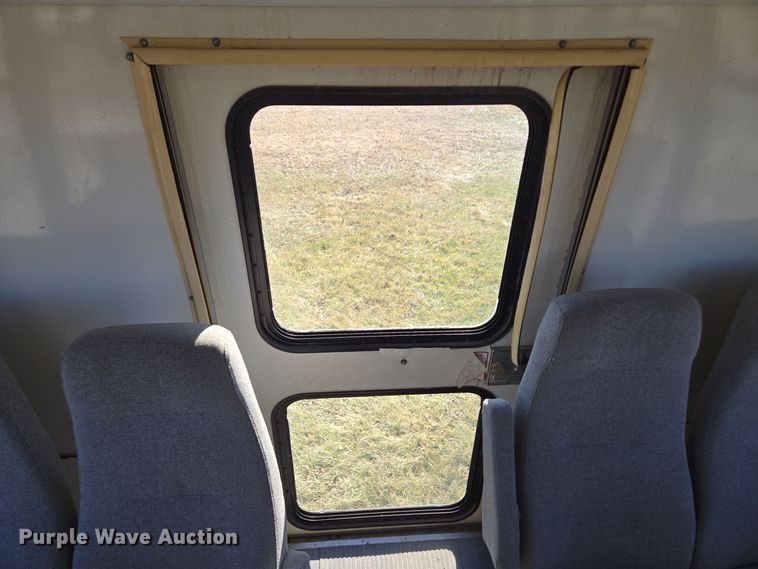 image for item EQ3941 2000 Ford  E450 Super Duty shuttle bus