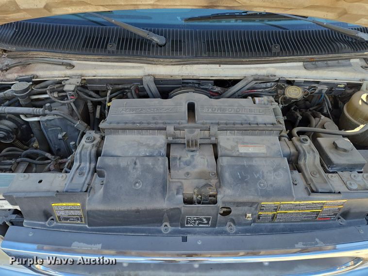 image for item EQ3941 2000 Ford  E450 Super Duty shuttle bus