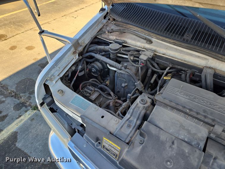 image for item EQ3941 2000 Ford  E450 Super Duty shuttle bus