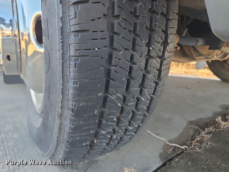 image for item EQ3941 2000 Ford  E450 Super Duty shuttle bus