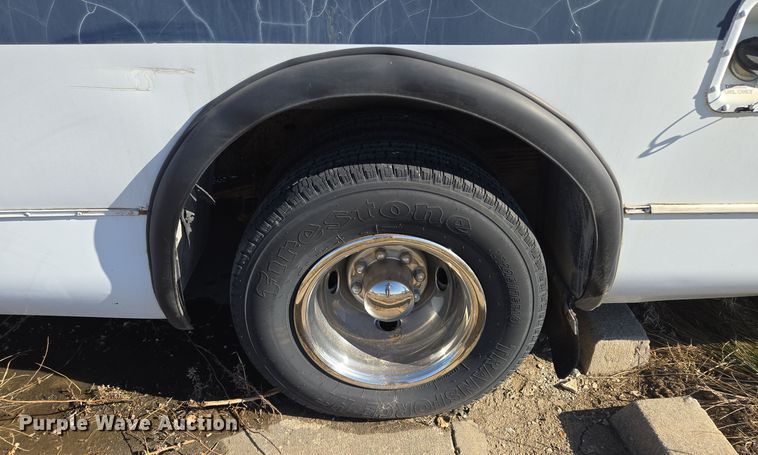 image for item EQ3941 2000 Ford  E450 Super Duty shuttle bus