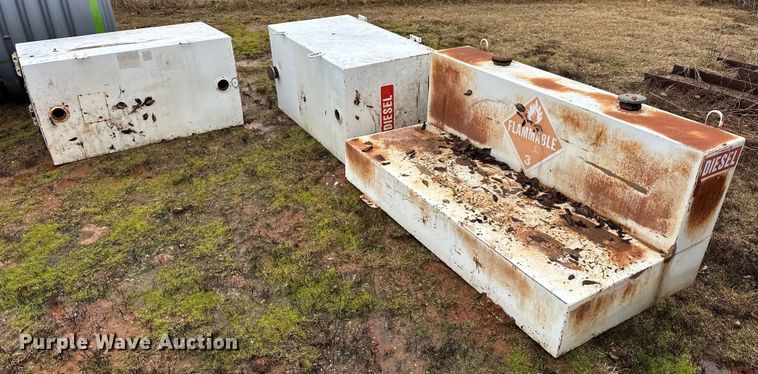 image for item ER4892 (3) auxiliary fuel tanks