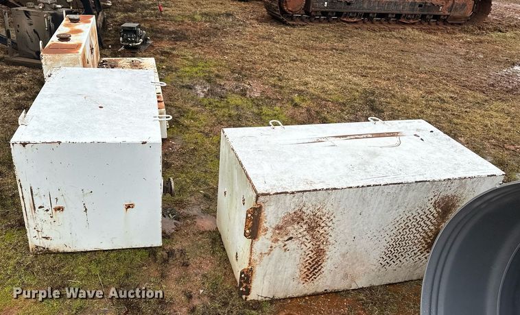 image for item ER4892 (3) auxiliary fuel tanks