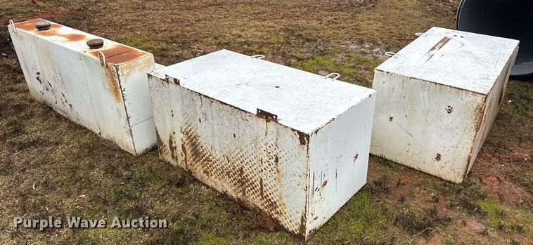 image for item ER4892 (3) auxiliary fuel tanks