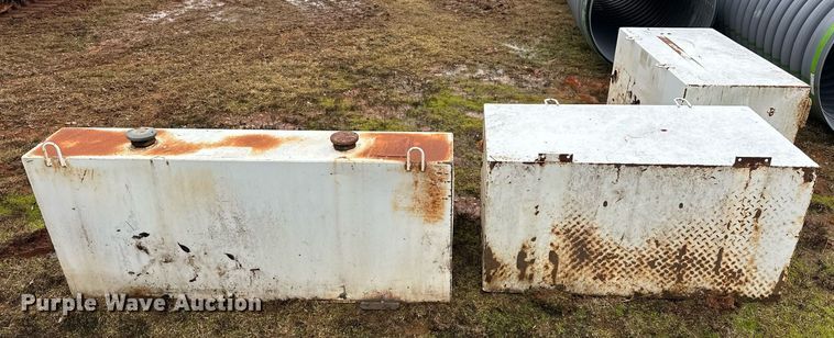 image for item ER4892 (3) auxiliary fuel tanks