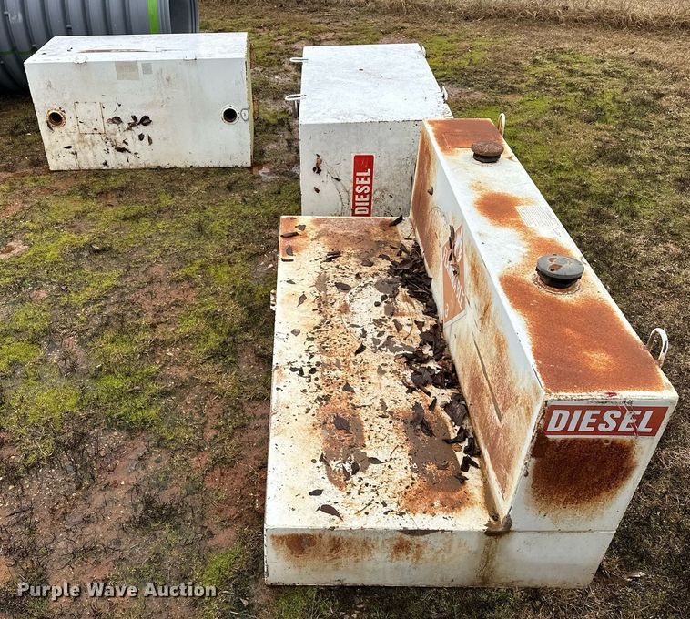 image for item ER4892 (3) auxiliary fuel tanks