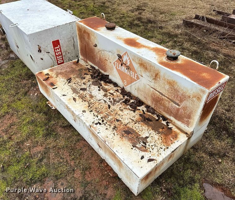 image for item ER4892 (3) auxiliary fuel tanks