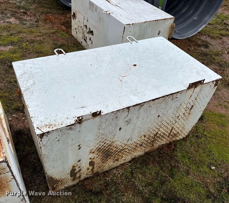 image for item ER4892 (3) auxiliary fuel tanks