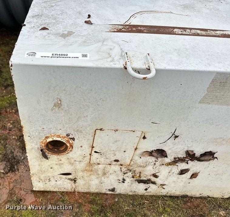 image for item ER4892 (3) auxiliary fuel tanks