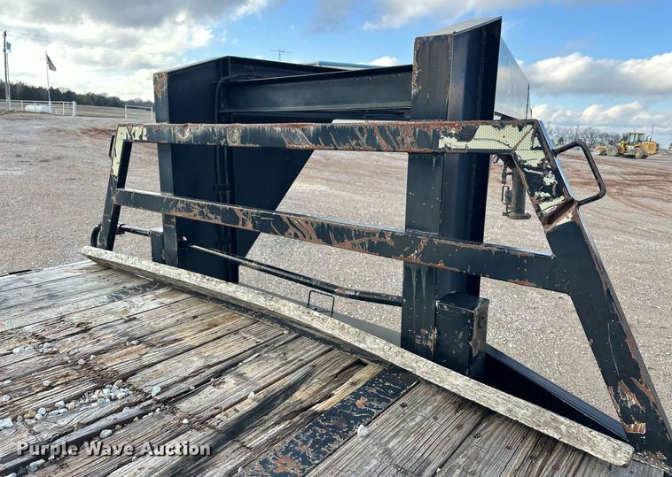 image for item ER4896 2011 May Trailer equipment trailer