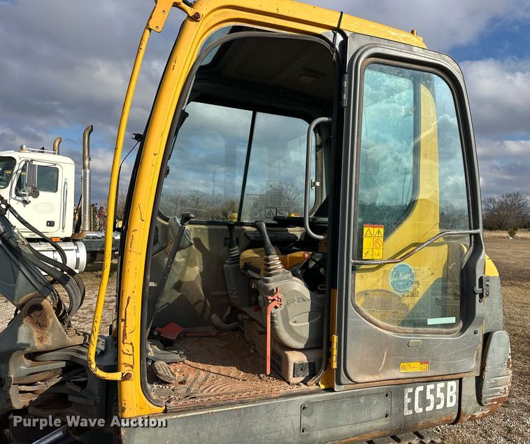 image for item ER4897 2004 Volvo EC55B mini excavator