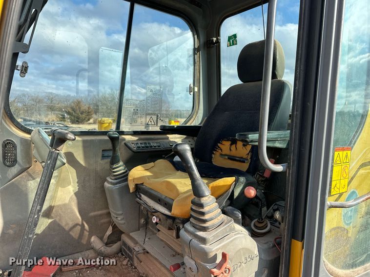 image for item ER4897 2004 Volvo EC55B mini excavator