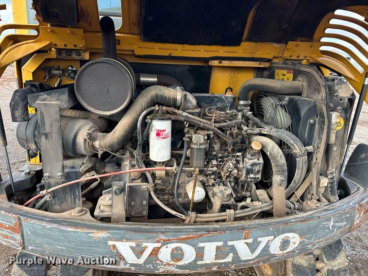 image for item ER4897 2004 Volvo EC55B mini excavator