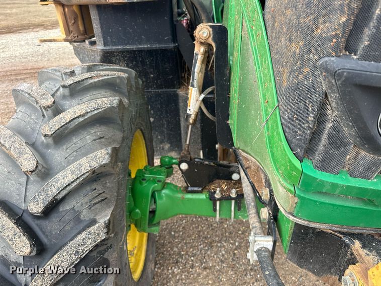 image for item ER4898 2017 John Deere 6110M MFWD tractor