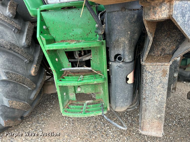 image for item ER4898 2017 John Deere 6110M MFWD tractor