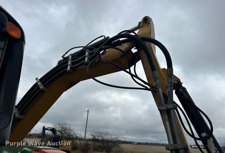 image for item ER4898 2017 John Deere 6110M MFWD tractor