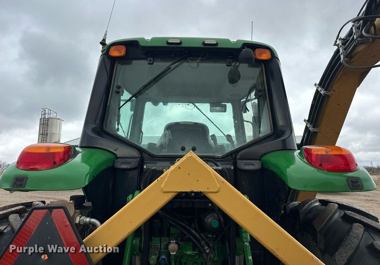 image for item ER4898 2017 John Deere 6110M MFWD tractor