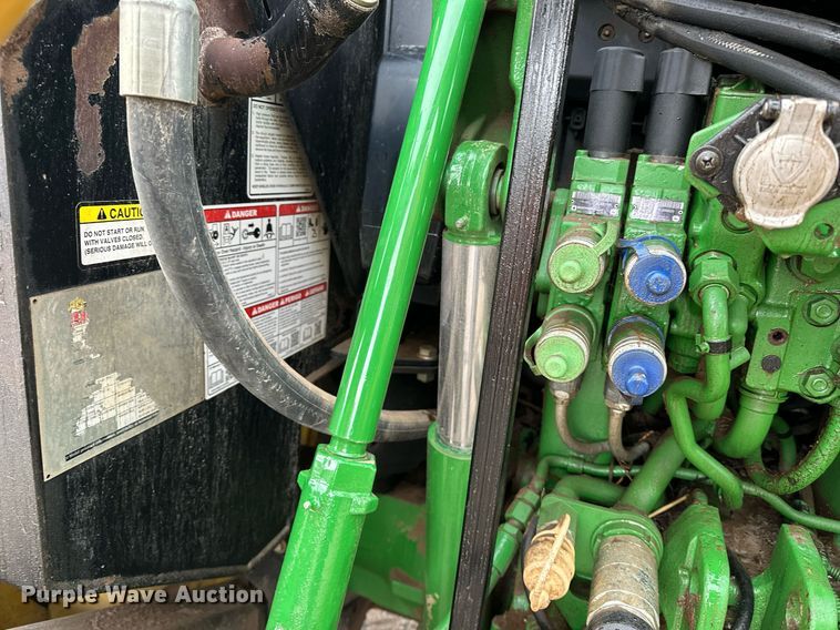 image for item ER4898 2017 John Deere 6110M MFWD tractor