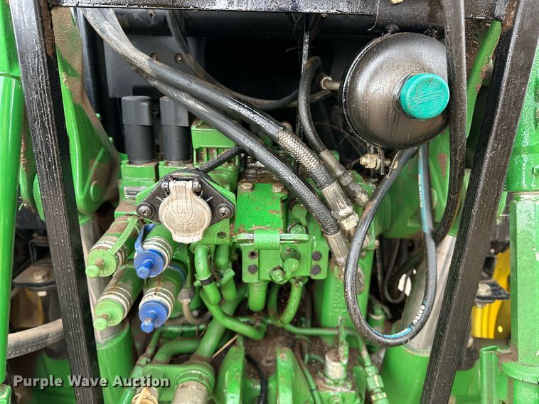 image for item ER4898 2017 John Deere 6110M MFWD tractor