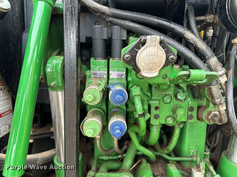 image for item ER4898 2017 John Deere 6110M MFWD tractor