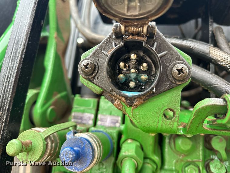 image for item ER4898 2017 John Deere 6110M MFWD tractor