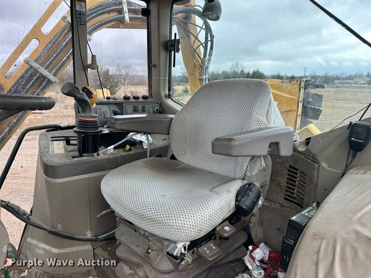 image for item ER4898 2017 John Deere 6110M MFWD tractor