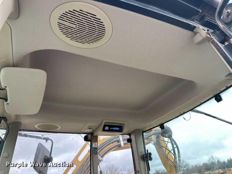 image for item ER4898 2017 John Deere 6110M MFWD tractor