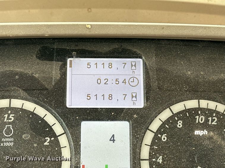 image for item ER4898 2017 John Deere 6110M MFWD tractor