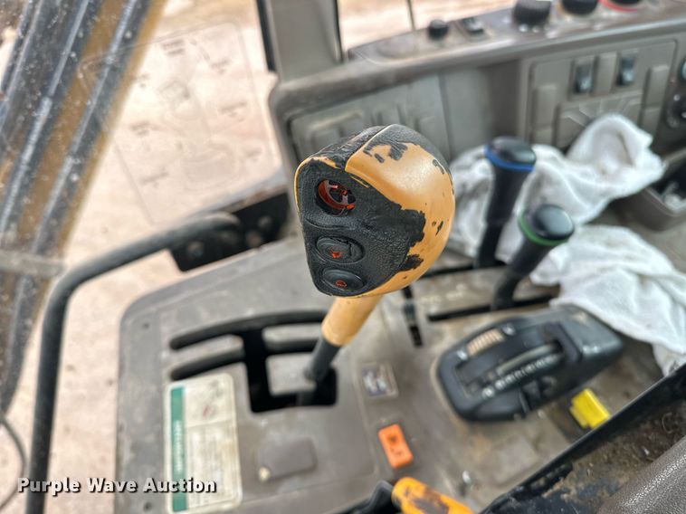 image for item ER4898 2017 John Deere 6110M MFWD tractor