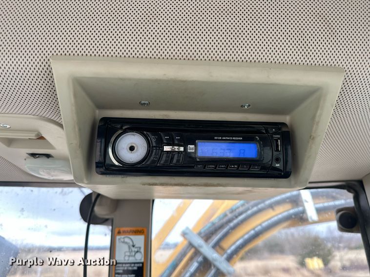 image for item ER4898 2017 John Deere 6110M MFWD tractor