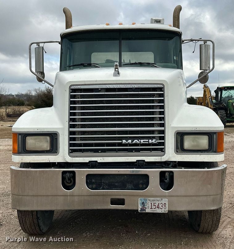 image for item ER4899 2008 Mack CHU613 semi truck