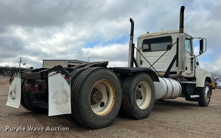 image for item ER4899 2008 Mack CHU613 semi truck