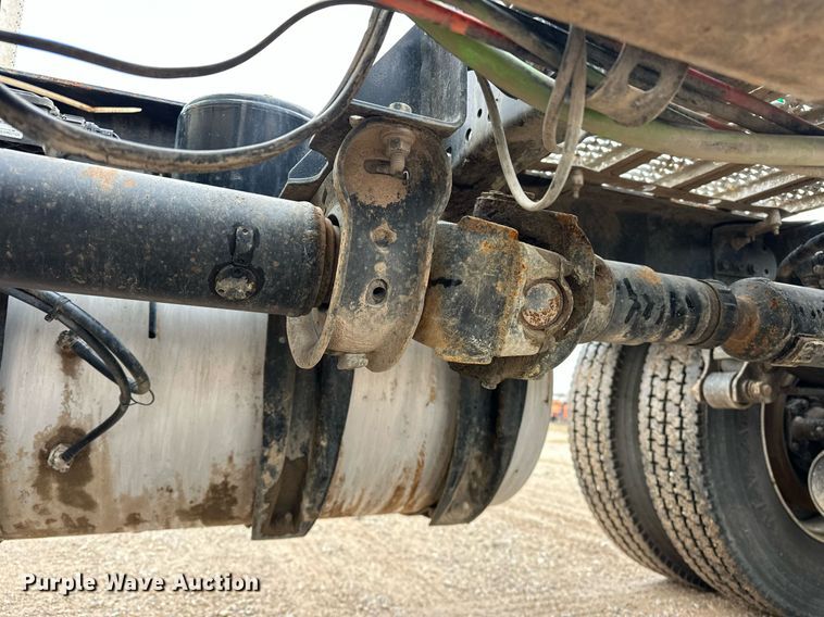 image for item ER4899 2008 Mack CHU613 semi truck