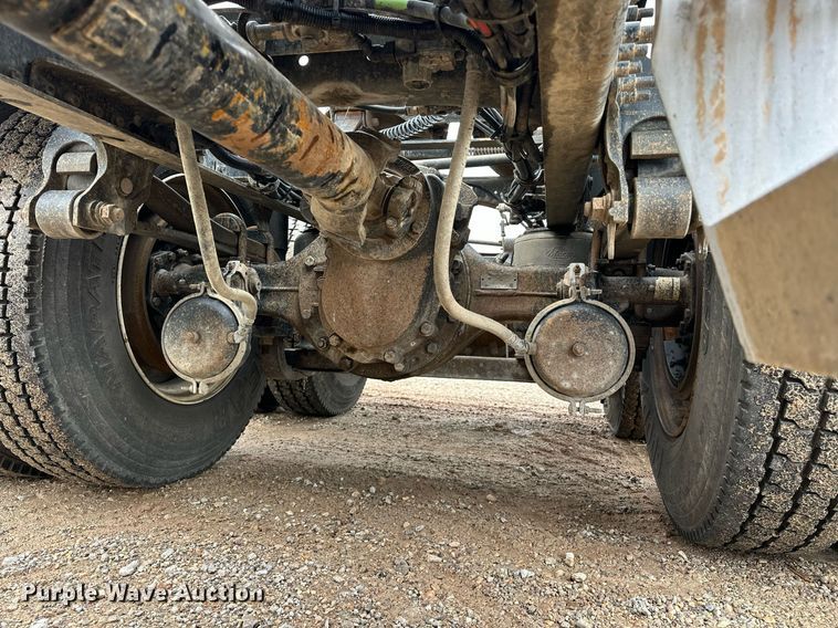 image for item ER4899 2008 Mack CHU613 semi truck