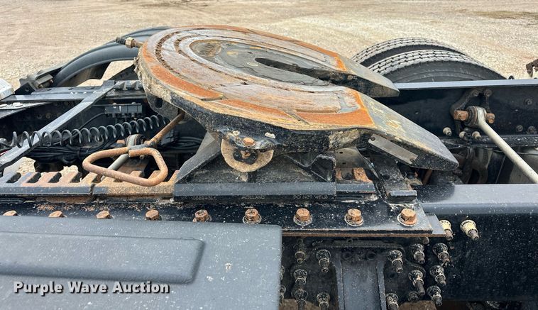 image for item ER4899 2008 Mack CHU613 semi truck