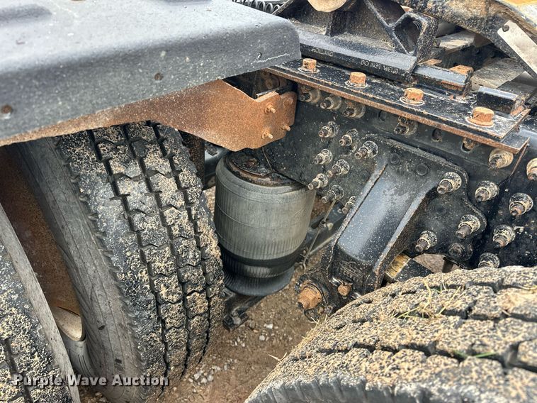 image for item ER4899 2008 Mack CHU613 semi truck