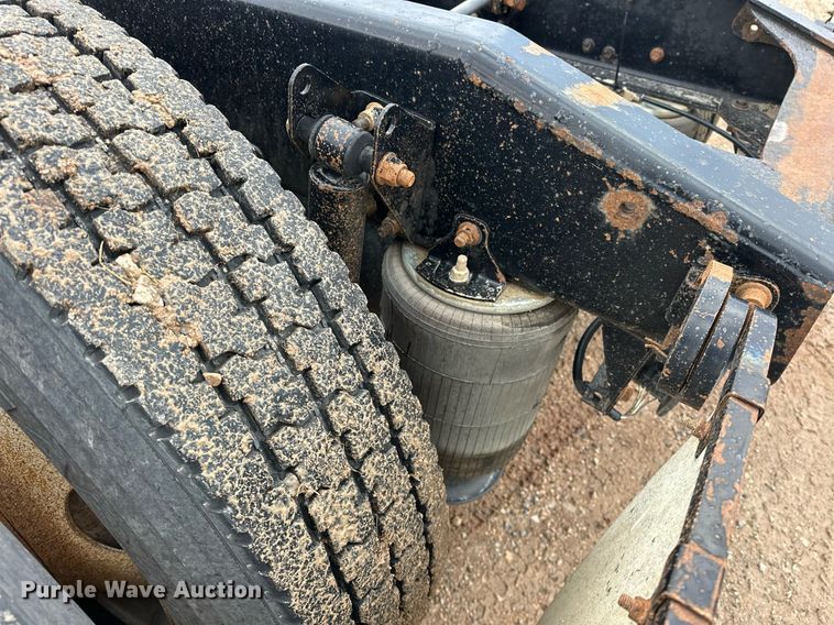 image for item ER4899 2008 Mack CHU613 semi truck