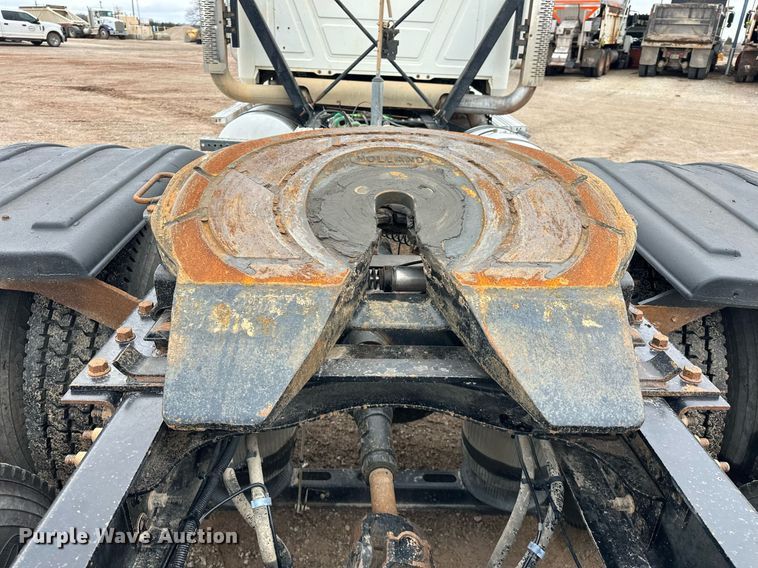 image for item ER4899 2008 Mack CHU613 semi truck