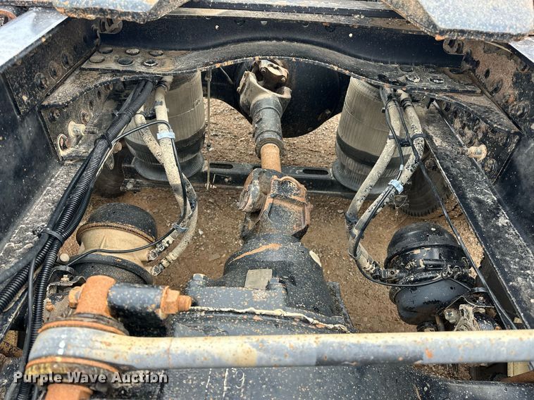 image for item ER4899 2008 Mack CHU613 semi truck